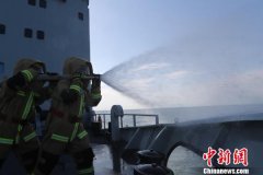 “邓世昌”舰开展海上医疗救护演练 61名地